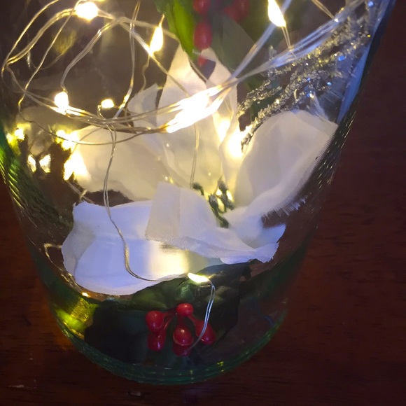 White poinsettia wine bottle lantern - Picture 2 of 8